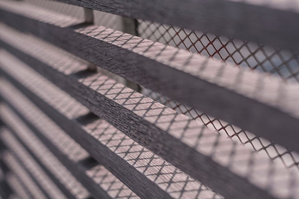 Modern horizontal fence material reference